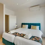 Апартаменти Lordos Deluxe 2bd Duplex With Pool And Seaview Ларнака